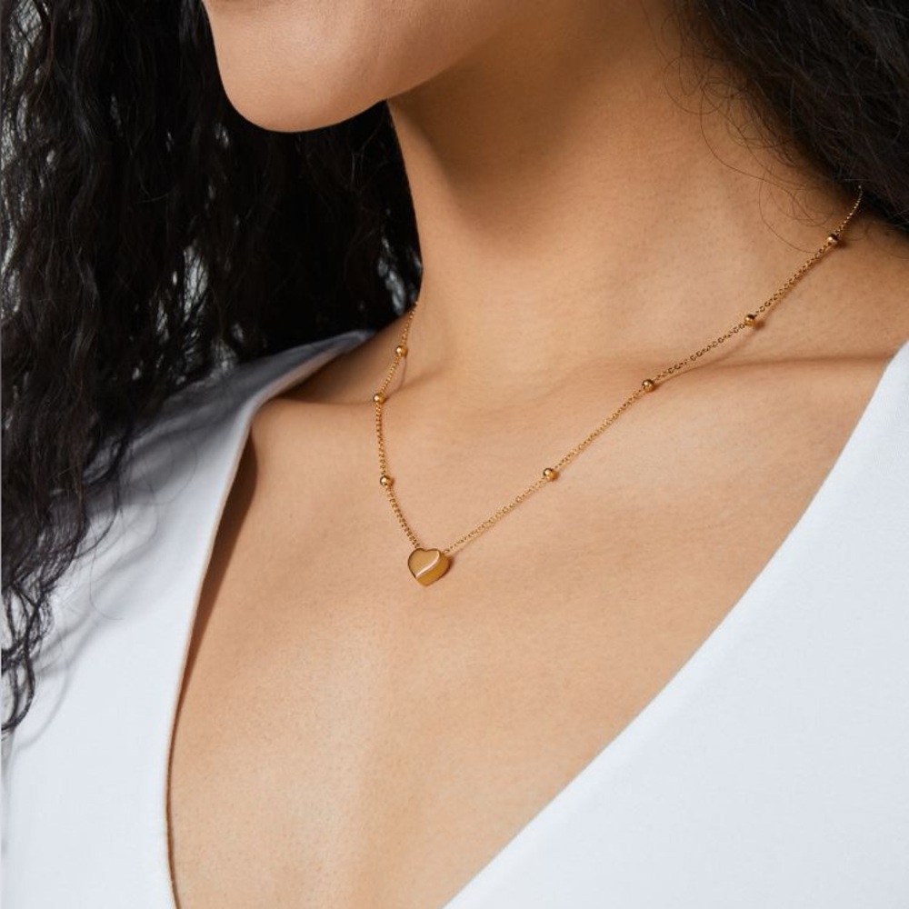 HALARA Gold Heart Shaped Pendant Necklace